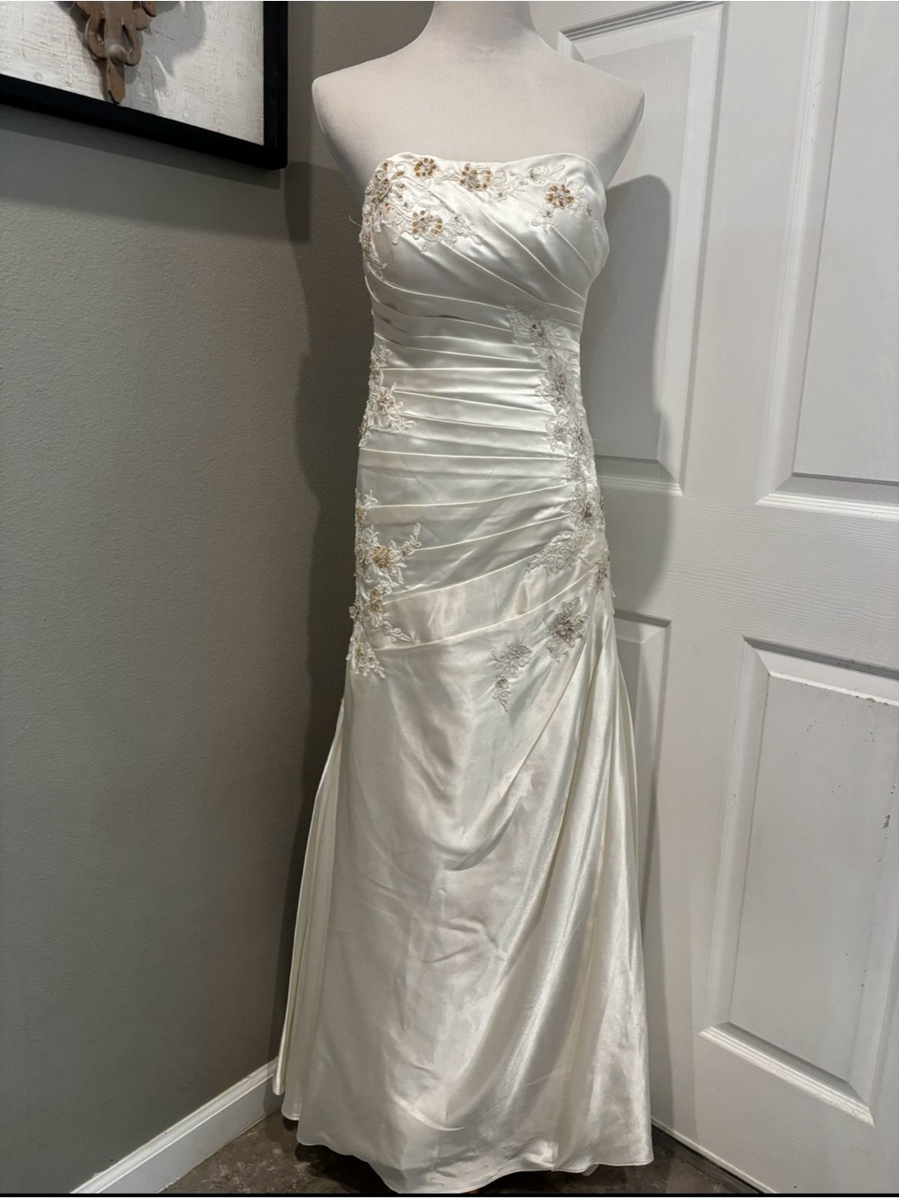 Ella Wedding Dress Stella York
strapless, satin A-line ruched bodice embroidery